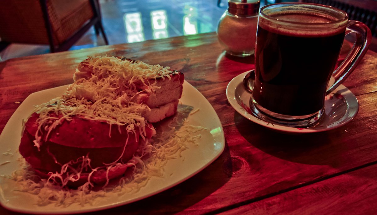 kemon bray digoyang lagi sama #WARKOPDUT selama 2 jam kedepan,,,anu bade rikues mangga diantosan nyaa....:D #IngatRadioIngatCakra #SuerBray