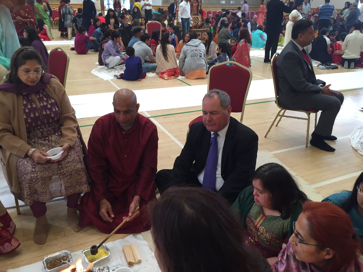 BobBlackman's tweet photo. #SaiSchool Harrow #Yagna event this morning #JaiBaba. Looking forward to welcoming you to #DiwaliintheSquare &amp; @HouseofCommons #HoCDiwali https://t.co/B5LY5DPlQI