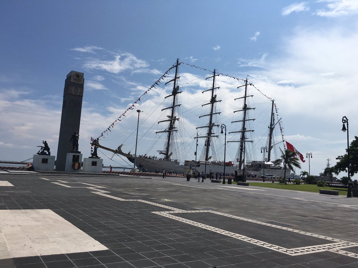 mosyvi's tweet photo. Disfruta un #FelizDomingo familiar desde el malecón del #PuertoDeVeracruz el clima está delicioso, tenemos velero de visita ☕️ https://t.co/9dkDfrtWVE