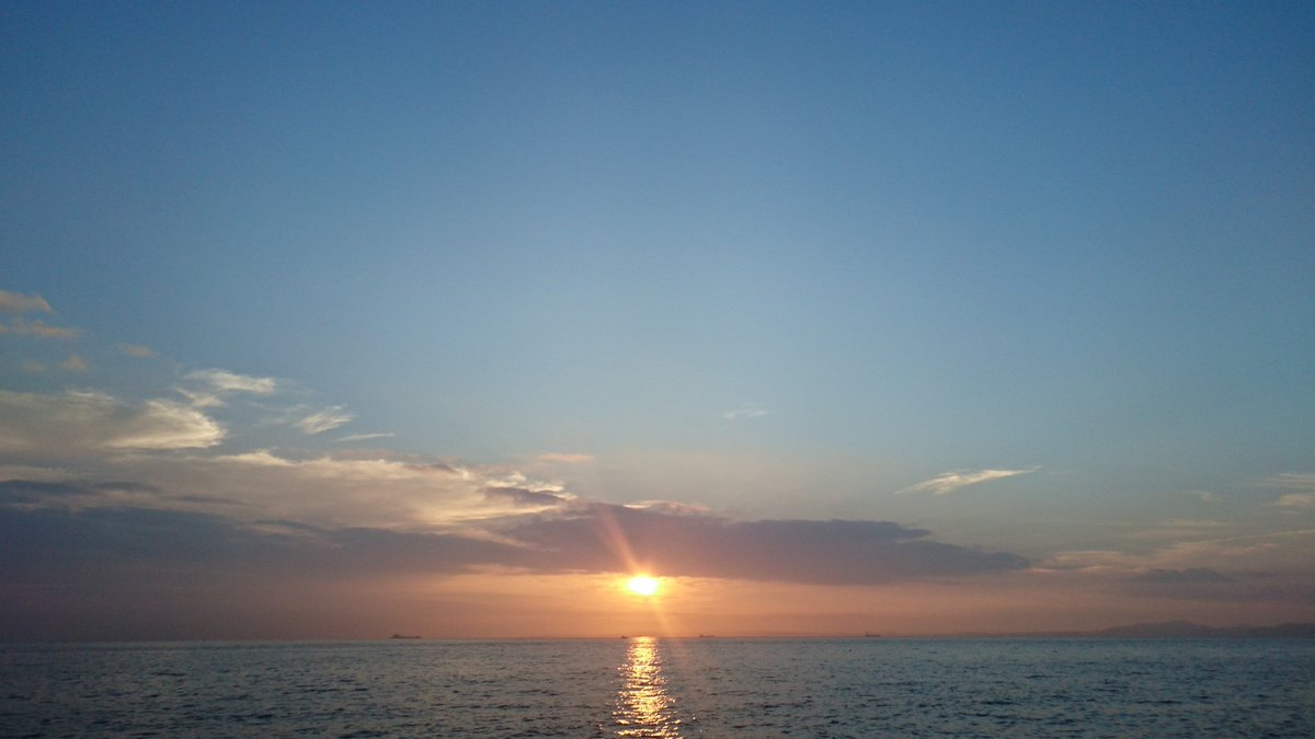久松 均 V Twitter パソコンの壁紙にでもするかな 写真好きな人と繋がりたい 黄昏時 夕焼け スマホ写真 浜金谷 久松 均 V Twitter パソコンの壁紙にでもするかな 写真好きな人と繋がりたい 黄昏時 夕焼け スマホ写真 浜金谷