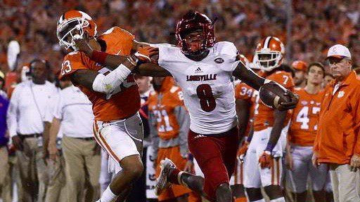 ericcrawford's tweet image. CRAWFORD | One yard short: @UofLFootball loses game, but not respect, at Clemson goo.gl/y974m4