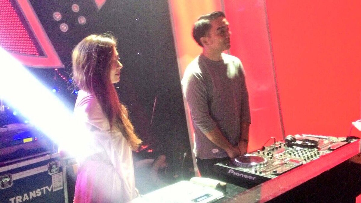 theNadiaVega's tweet photo. Soundcheck done! Live at TransTV tonight.. collab with Dipha Barus, joanna and Dimas Andrean https://t.co/rmsd1WiV4F