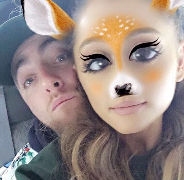 grandeinside's tweet image. OMG! THEY'RE SO CUTE💖😻 @arianagrande I LOVE U FROM THE MOON AND BACK! @MacMiller I LOVE U 💗