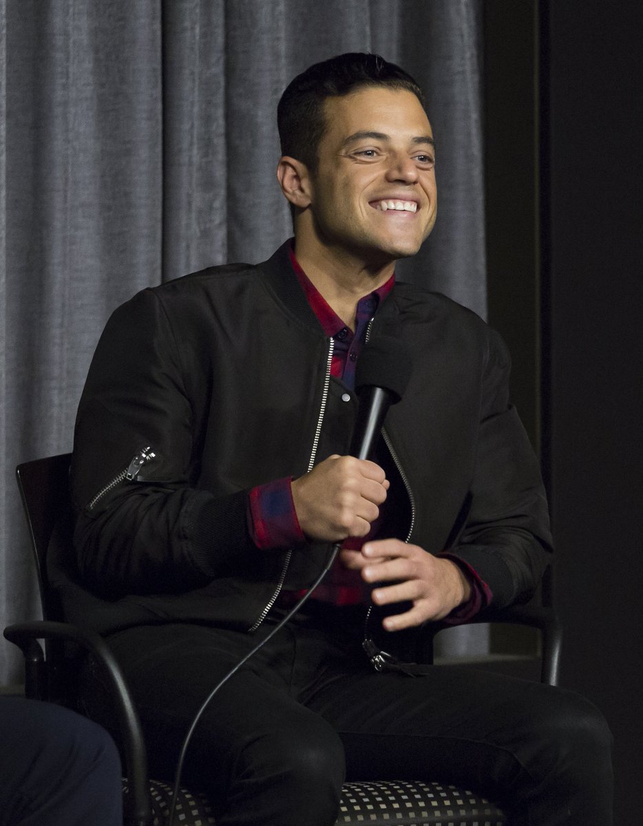 RamiMalekES's tweet photo. Rami Malek acude al SAG-AFTRA Foundation en Nueva York para una entrevista de #MrRobot, el pasado 25 de agosto. https://t.co/fuCe7noyPM https://t.co/tMZZZ4fSbL
