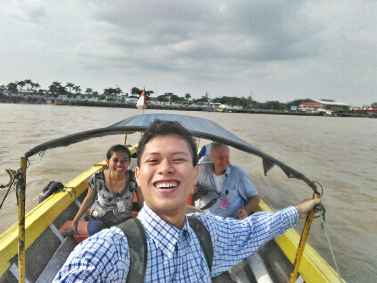 RiloBing's tweet photo. Amateur Tour Guide is on the Boaaatt everyoneeeee😂👦👧👸🚢🚤🚣 https://t.co/1cByr1tDGe