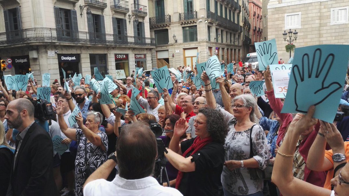 FESOCAinfo's tweet photo. Moltes gràcies per la vostra assistència i suport al Dia Internacional de les Persones Sordes!!!! #DIPS2016 🙌 #sompersonessordes  #LSCsuma https://t.co/eZkskqh7Zo