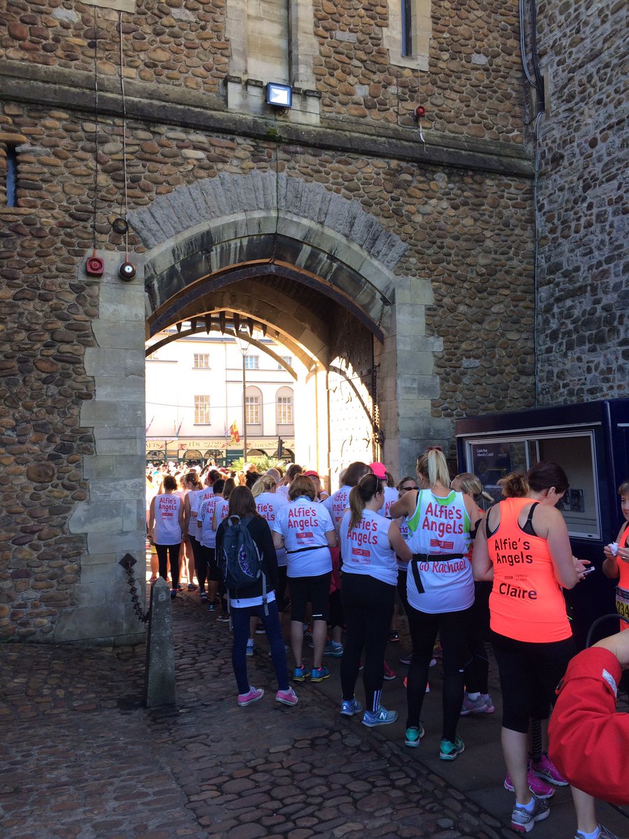 Alfies_Angels's tweet photo. Almost time to start! #cardiffhalf #AlfiesAngels https://t.co/iTyop6A6sy