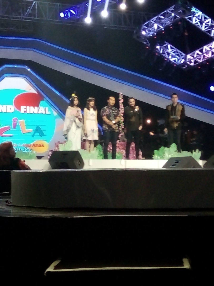 ify_forever's tweet photo. Aaaahh kalian😍😘💓 @ifyalyssa @SiviaBlink https://t.co/iKwF09Ma3g