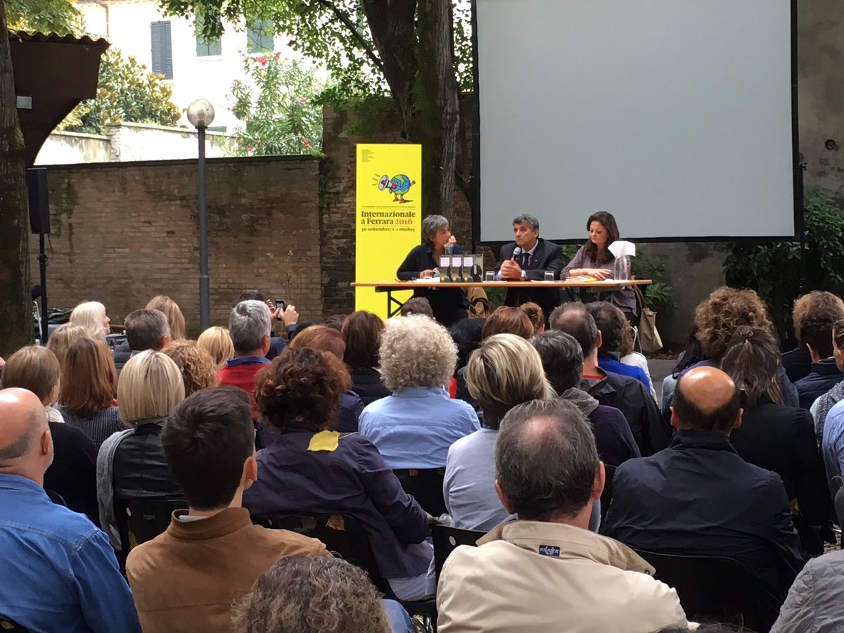 evagiovannini's tweet photo. "Lacrime di Sale" in anteprima a @Internazfest con Pietro Bartolo, medico di Lampedusa. #Fuocoammare #intfe2016 https://t.co/ACksXDuDAp