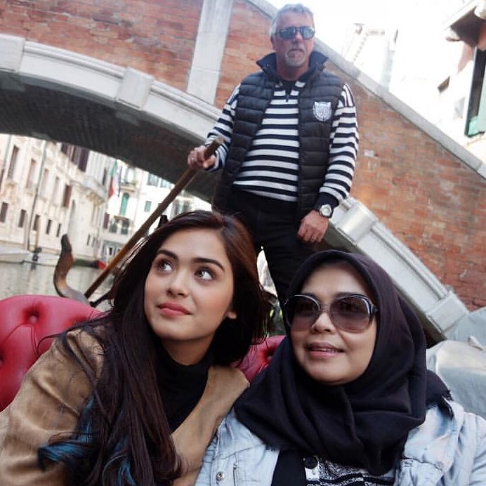 vebby_ofc's tweet photo. Happy trus bie ❤❤ https://t.co/W2BP7Es5nt