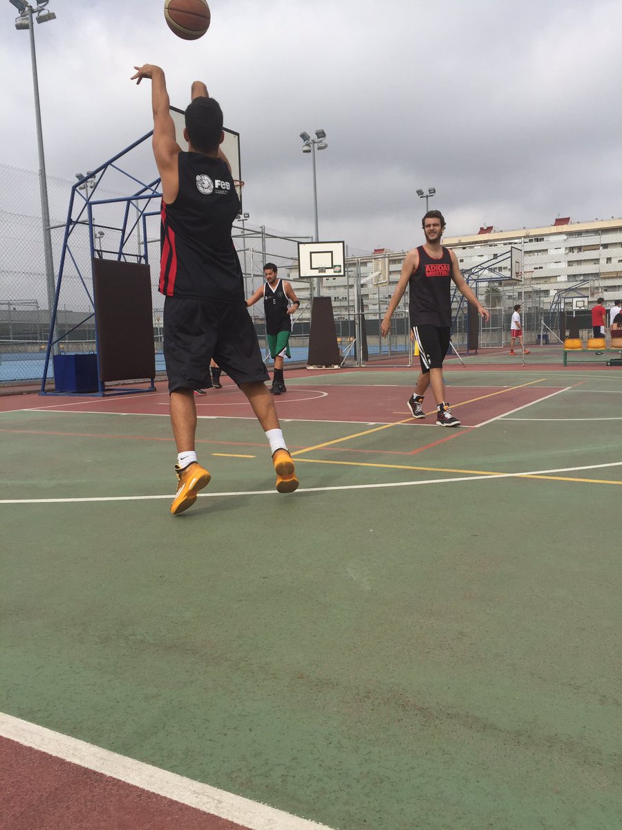 JugoSplit's tweet photo. Calentando motores en Hytasa para jugar contra #CerroUnion https://t.co/vdlqERkuwB