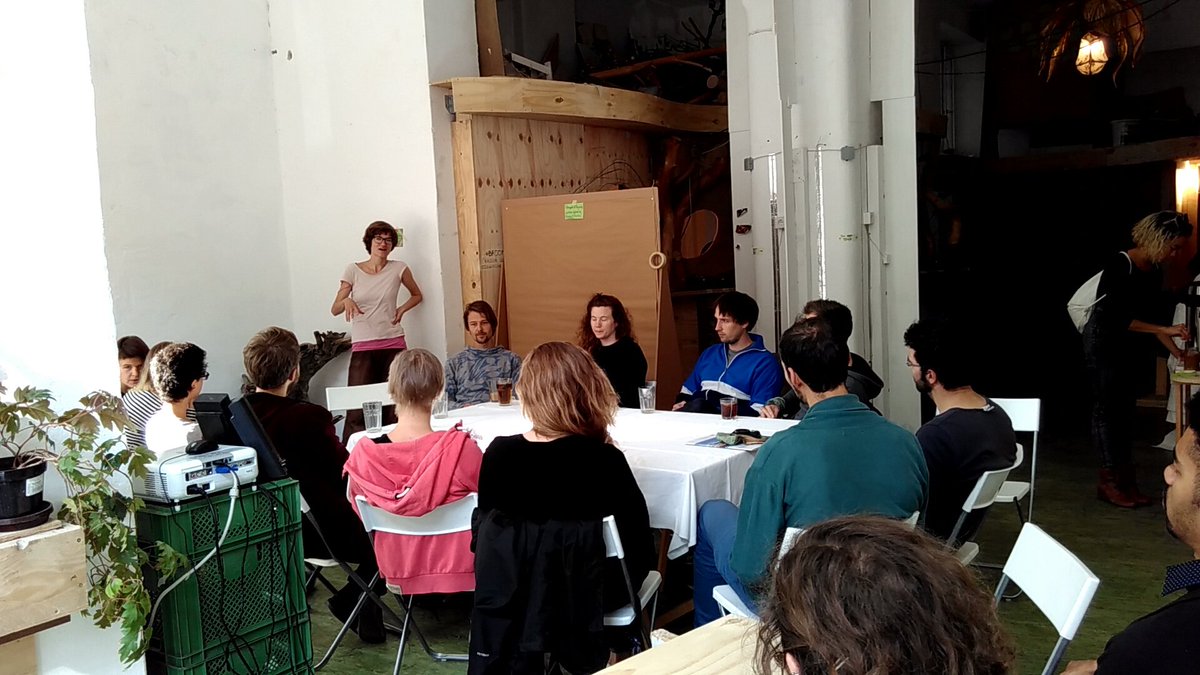 imwandel's tweet photo. Erstes Workshop-Wochenende im @baumhausberlin ! Heute zum #Klimaschutz mit @Ende__Gelaende, @DivestBerlin uvm. #COP22 #COB1 https://t.co/qPGtIOznNf