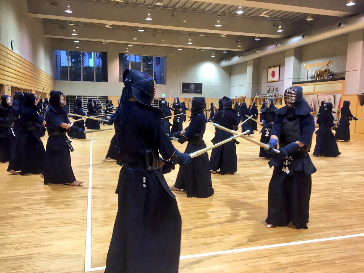 大正大学剣道部 公式 Twitter वर 10月1日 土 男子 日本体育大学さん 駒澤大学さん 学習院大学さんと 練習試合がありました 全国大会まであと1週間 モチベーションを高め 全力で頑張ります 大正大学 剣道部 練習試合 大正大学剣道部 公式 Twitter वर 10月1日 土 男子 日本体育大学さん 駒澤大学さん 学習院大学さんと 練習試合がありました 全国大会まであと1週間 モチベーションを高め 全力で頑張ります 大正大学 剣道部 練習試合