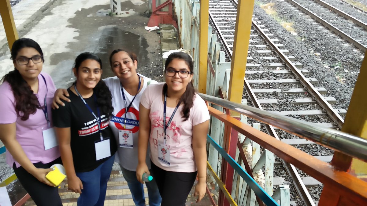 BlogwatiG's tweet photo. Had a good time painting today. Thank you @mumbaifirst for the opportunity. @MumbaiMag check this out. #HamaraStationHamariShaan https://t.co/dwTzntrVTI