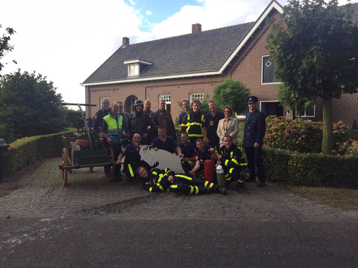 brandweerweert's tweet photo. Brandweercompetitiedag 2016! De uitslag van de drie beste deelnemers!
1. Korps Weert, 2. Korps Meijel, 3. Korps Stramproy
Proficiat! https://t.co/cPS99p8Adx