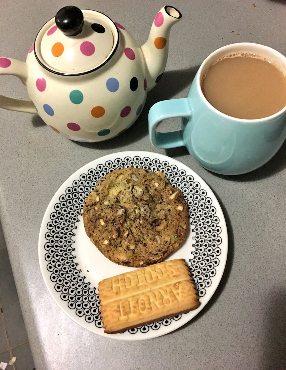 thekyliemarconi's tweet photo. @Rate_My_Tea Couldn't decide on biscuit so went with both. https://t.co/HZlC7vYn6p
