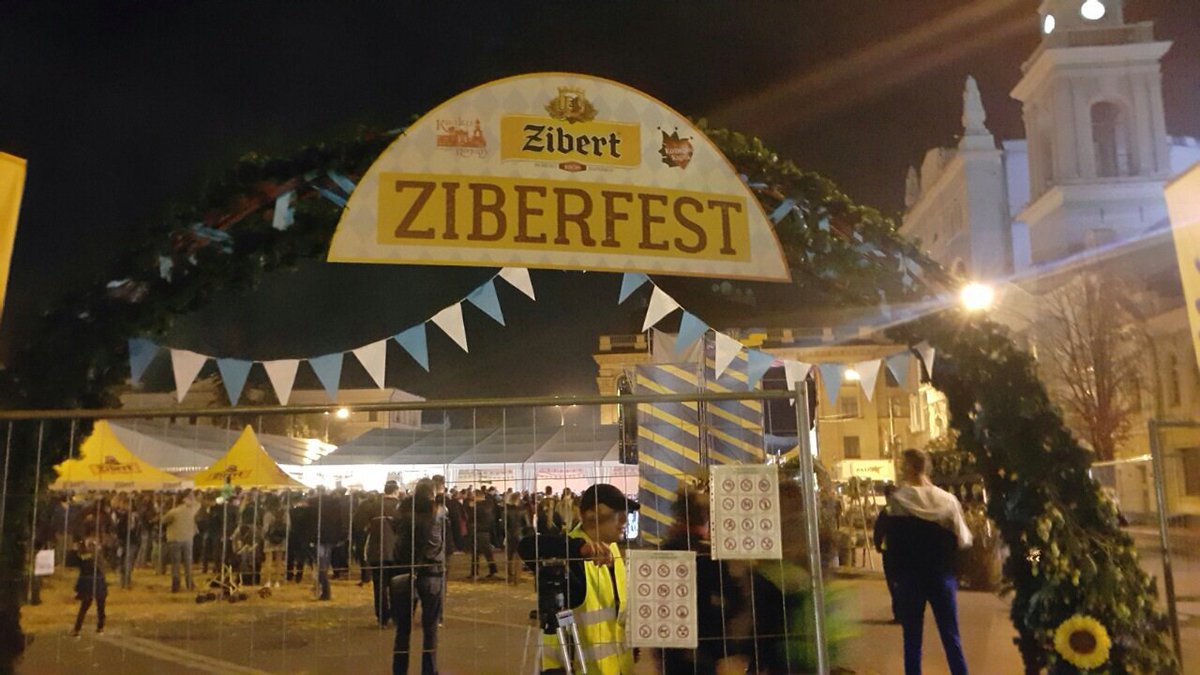 AltaExpo's tweet photo. Тенты на #Ziberfest 2016 в Киеве https://t.co/7RYwcWDhAG https://t.co/IkC6rEICIY