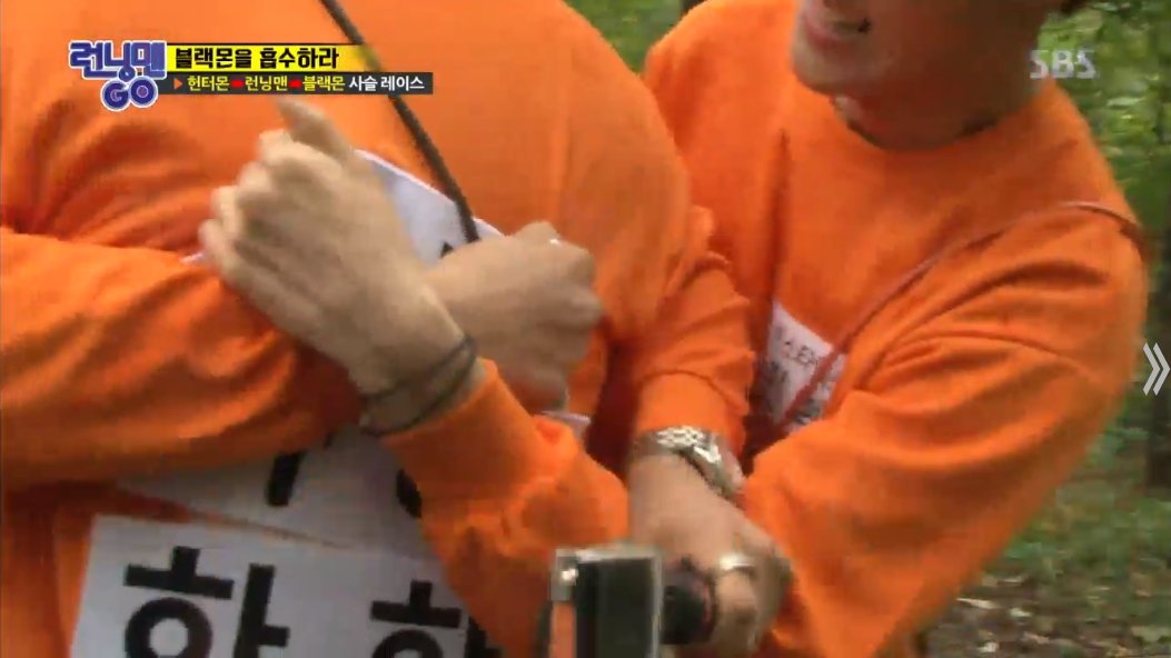HyungWonTH's tweet photo. [CAP] RunningMan Ep.319 '#RunningManGO' 📺 #MONSTA_X #몬스타엑스 ทีมสีส้มดึงป้ายฮาฮ่า สำเร็จแล้วค่ะ👍 ว่าแต่แช...หายไปไหน หลับหรอ? 😂😂😂 https://t.co/ydj9iYJJpH
