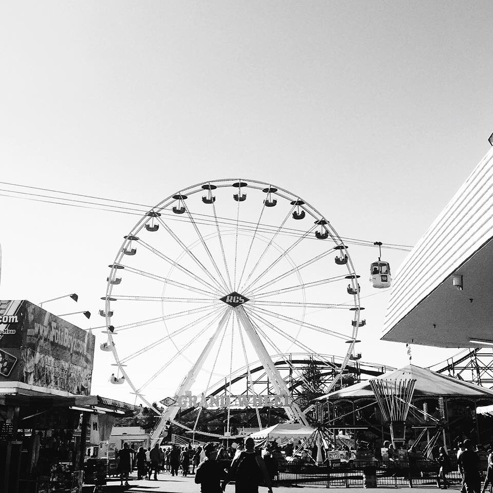 KristinaPiraro's tweet photo. the stillness of this photo captures the @WAStateFair noise in our heads. #goodtimes #piraroadventures #puyallup #vscocam #blackandwhite https://t.co/WH4dvZ3Laf