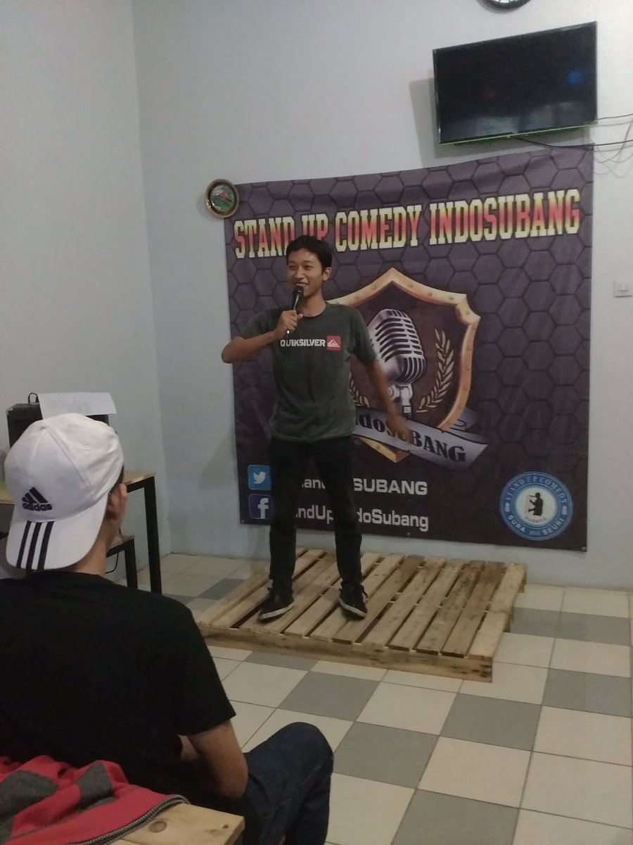 Standupindo_SBG's tweet photo. Ja ja ja jaaa.... Anak Smakot mencoba #OpenMicLagi. Ini dia @eplayedwin #OpenMicSBG https://t.co/veYh2UNa59