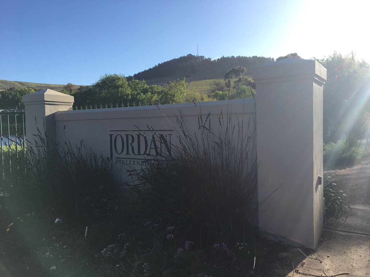 AdrenalineCPT's tweet photo. @Jordan_Wines doing route planning for #trailrun on the 15/10 #awesome #running fabulous setting ⛰😁💪🏼⭐️👟!! https://t.co/leZXFZl4dO