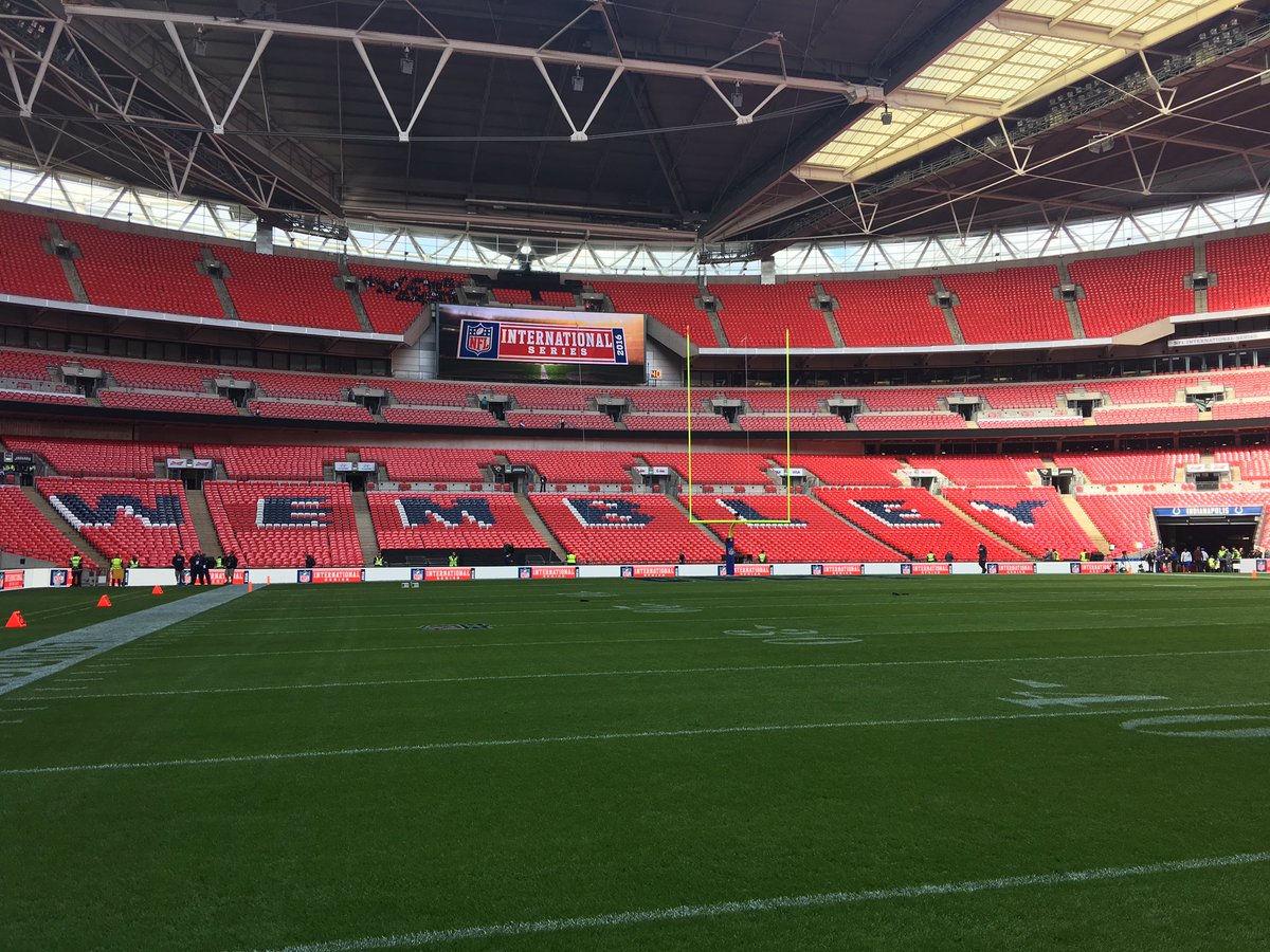 MattOverton_LS's tweet photo. Cheers to game day in London! 🇬🇧 #ForTheShoe https://t.co/zQoFlQ6kXT