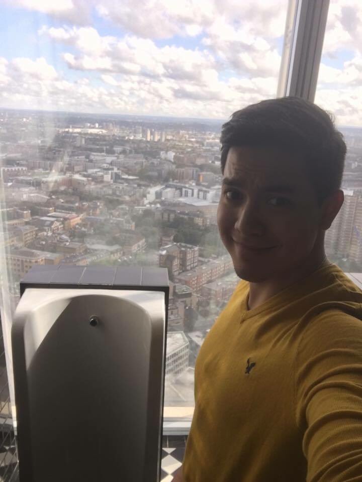ALDENaticsBatn's tweet photo. FB update. 

@aldenrichards02 Awesome day 2... 🇬🇧

#MAICHARDMet6YrsAgo https://t.co/VUOfTrA8Ub
