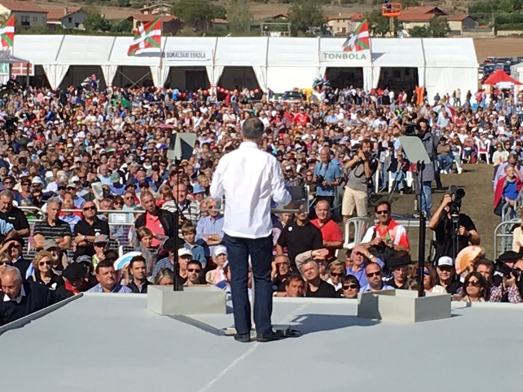 Ramon_Espadaler's tweet photo. @iurkullu a l'#AlderdiEguna "El nostre motor: Realisme, veritat i treball" https://t.co/P7kS61DDjO