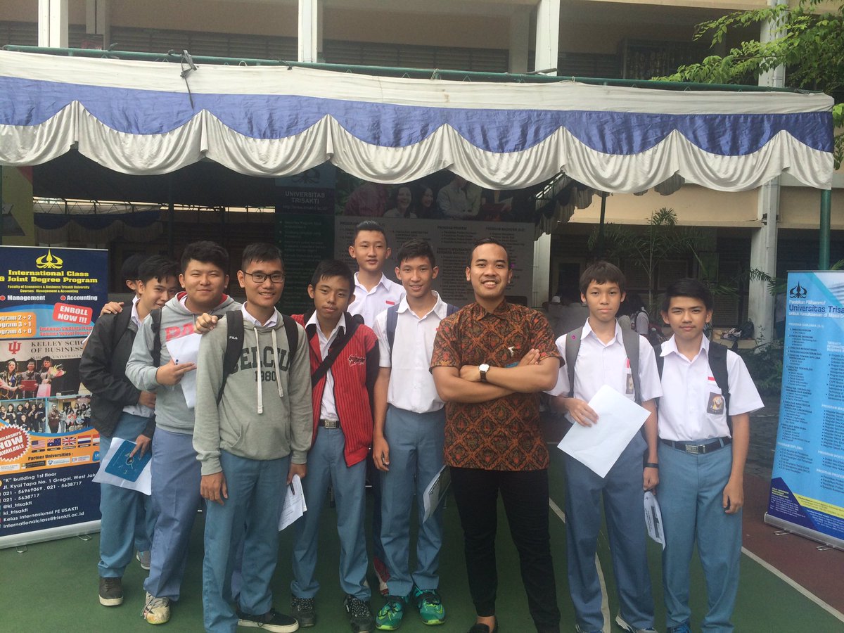 Roadshow pameran universitas trisakti di SMA LOYOLA &amp; SMA THERESIANA SEMARANG 24-25 sept 2016