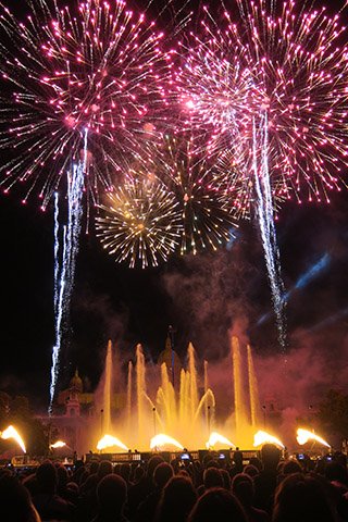 btrvid's tweet photo. #Barcelona #lamerce2016 feast. The parade - fireworks - wine festival. Photos &amp; videos https://t.co/5ybksxEYL1 #egallop #niume #spain https://t.co/61iWC8vZWT