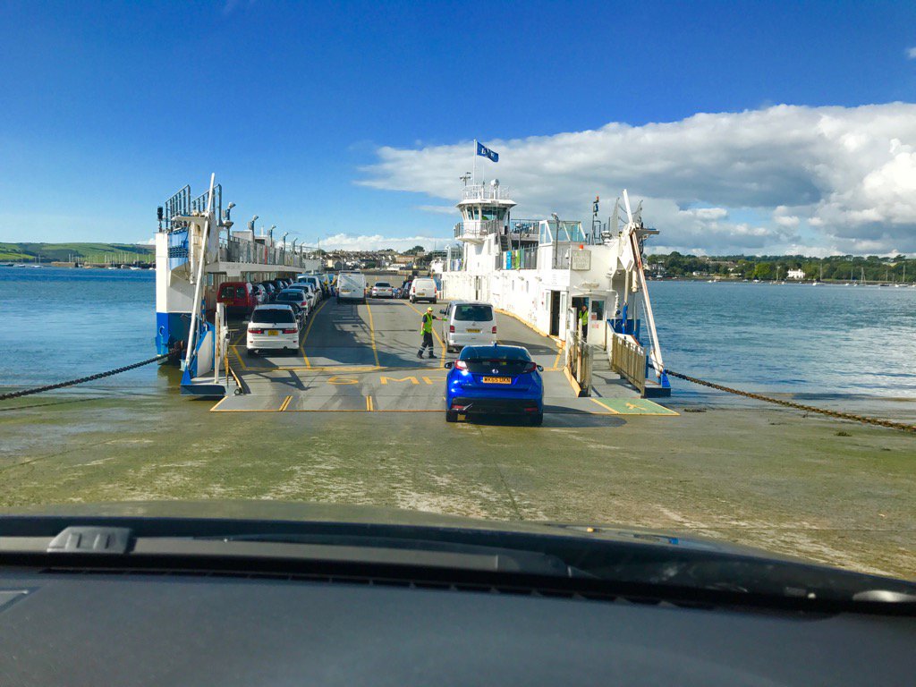 Plymouth2013's tweet photo. Torpoint beckons! Just a seagull's jump from Britain's Ocean City. 💚 https://t.co/SNzRkvUKR1