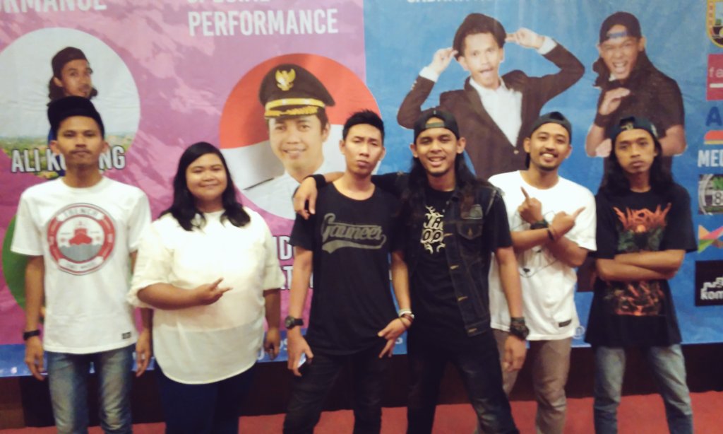 Makasih kawan kawan <a href="/StandUpIndoRBG/">Standupindo Rembang</a> 
Have funs
Guestnya kiri <a href="/doanoa/">Pindah @SadanaAgungS</a> dan kanan <a href="/rin_hermana/">RIN</a> 
Tengah2 temen dana