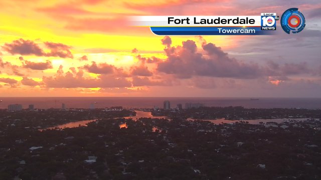 WOW! Now this is a gorgeous #sunrise in Fort Lauderdale this Sunday morning! #SouthFlorida https://t.co/S5LLBeCcuf