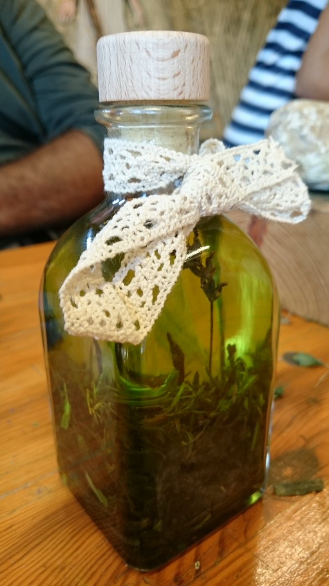educacioICONO's tweet photo. L'Eulàlia de 9 anys ha fet un perfum amb barreja de lavanda+maria lluisa com els ibers #CSI_iber @patrimonigencat https://t.co/k8AnoiHKJW