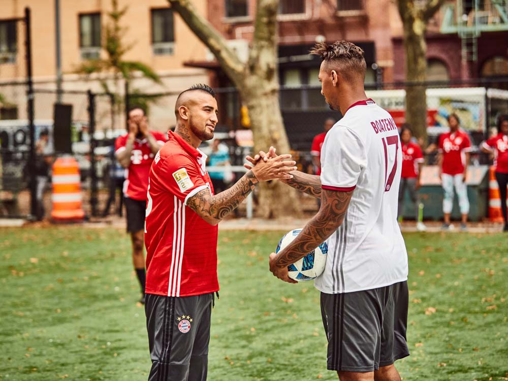 ddpdj's tweet photo. Vidal e Ribery vs Thiago e Boateng: voi con chi state?
#PickingTeams #Audi #FCBayern
📹 https://t.co/DmijSqAKFI ⚽ https://t.co/PB4B8QhvC3 https://t.co/JAZAfEI5Yu