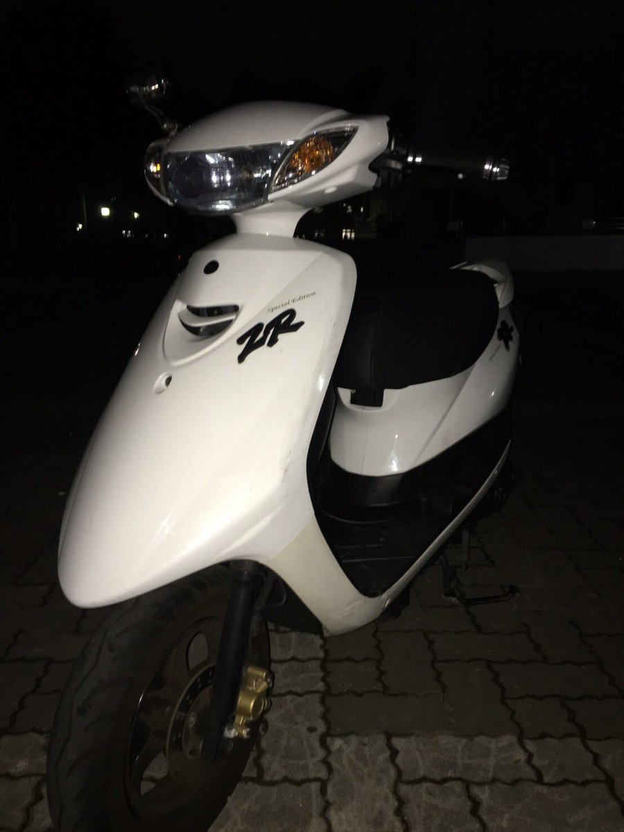 majesty_shoto's tweet photo. jog ZR回します！
改造点はグリップと社外ミラーとリアライズのマフラーです！
状態めちゃめちゃ綺麗です！
詳細はDMください！
#原付売ります
#ZR
#ZX https://t.co/qMXicokOSG