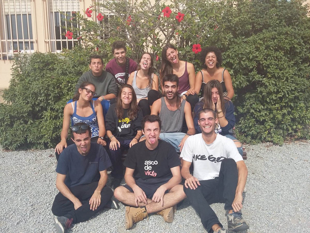 esplaiifn's tweet photo. Els monis i les mones portem tot el finde de tancada preparant el nou curs. El dissabte que ve...COMENCEM!! #aviatrebreumail #esplaiiscoming https://t.co/T60NtIfdSk