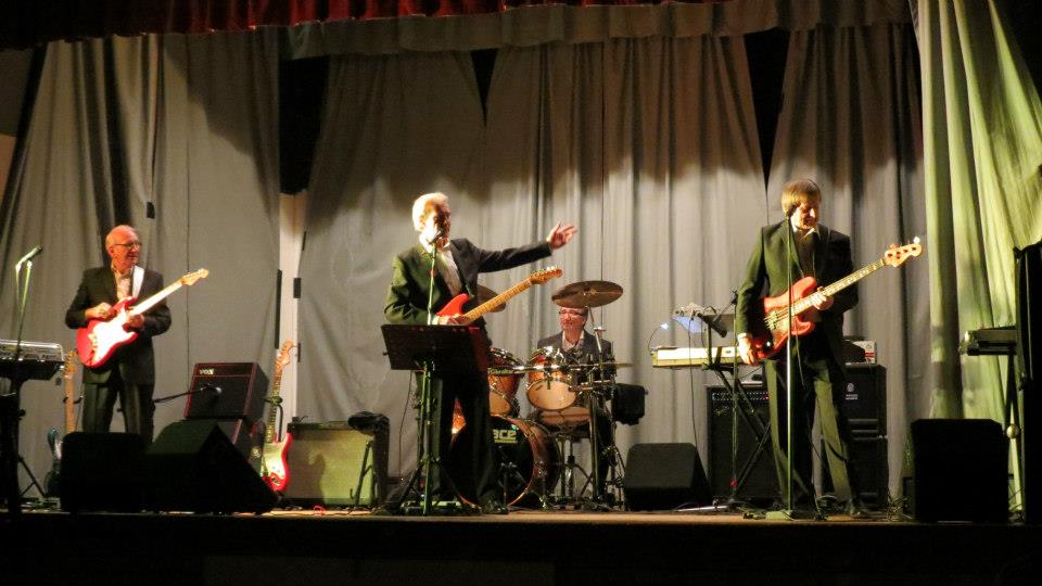KHWalkofFame's tweet photo. TODAY 3-6PM @fletchersyorkrd OUT OF THE SHADOWS play some of 60's Greatest Hits. Come 4 a Lazy Sunny Afternoon &amp; bring your dancing shoes! https://t.co/w87Kp1wZe3