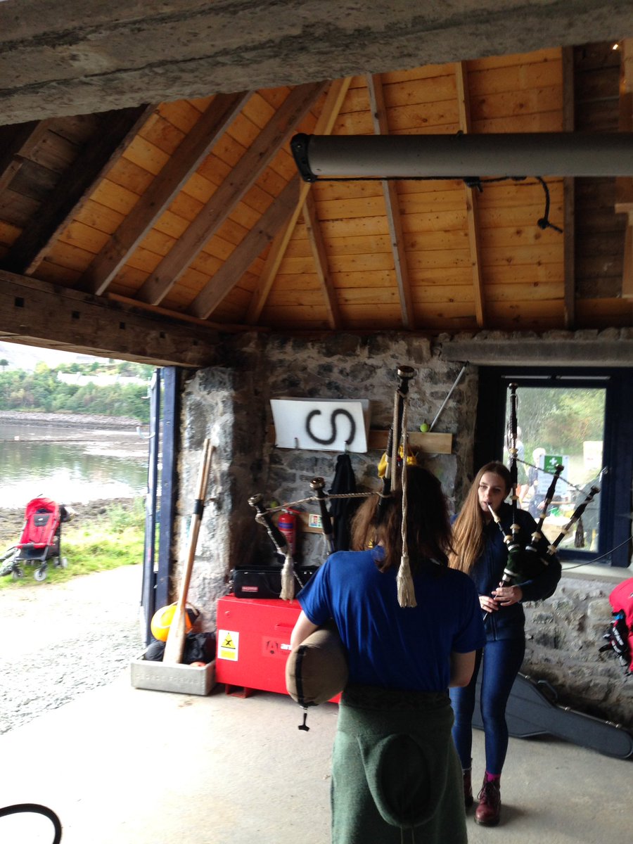 Such a splendid sunny day yesterday for the  #sing4thesea closing event w <a href="/skyeatlas/">ATLAS Arts</a> <a href="/Artangel/">Artangel</a> - shanties, piping, poetry &amp; parasites! 👌