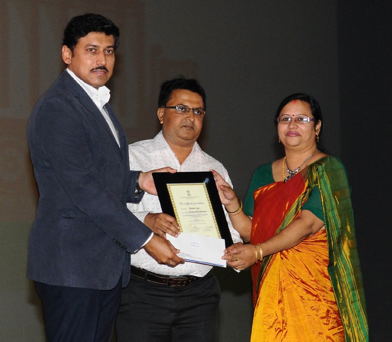 MIB_India's tweet photo. In images: Felicitation ceremony of #SwachhBharat Short Film Festival #MyCleanIndia #2YearsOfSwachhBharat https://t.co/t1S8zuq8dF