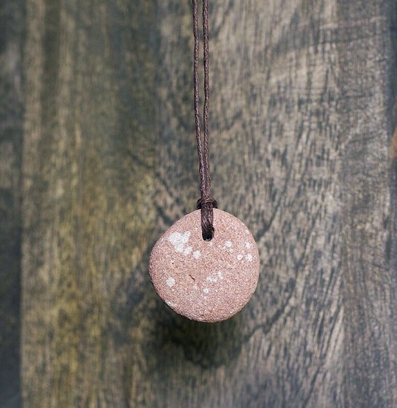 MidnightCompass's tweet photo. Scottish Speckled Stone Necklace. #beach #stone #jewelry
https://t.co/1taRORnyg4 https://t.co/sqTCCzQsHV