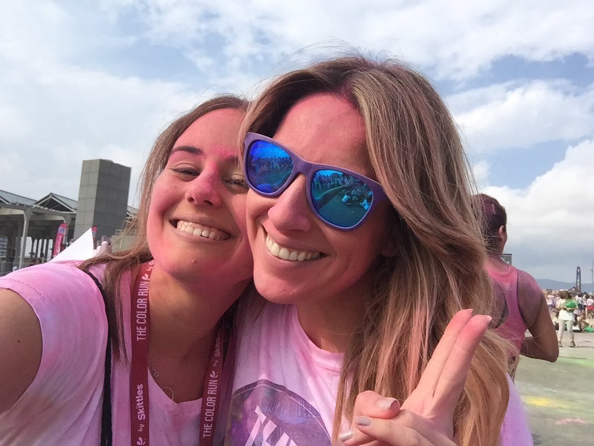 alba_abe's tweet image. A correr y a donar quilómetros contra el #cáncerdemama con @AguaFontVella y #colorrun2016. #Muévete ! 👏🏼🎉