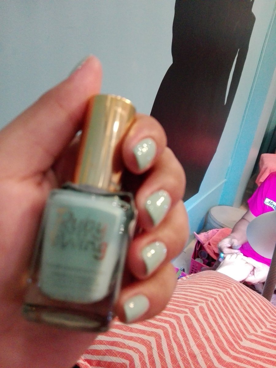 _xthumbelinah's tweet image. ruby wing moonstone 💅💅 #pampertime #colorchangingpolish #rubywing #nailcare #morehashtagmorefun #ilovesongjoongki