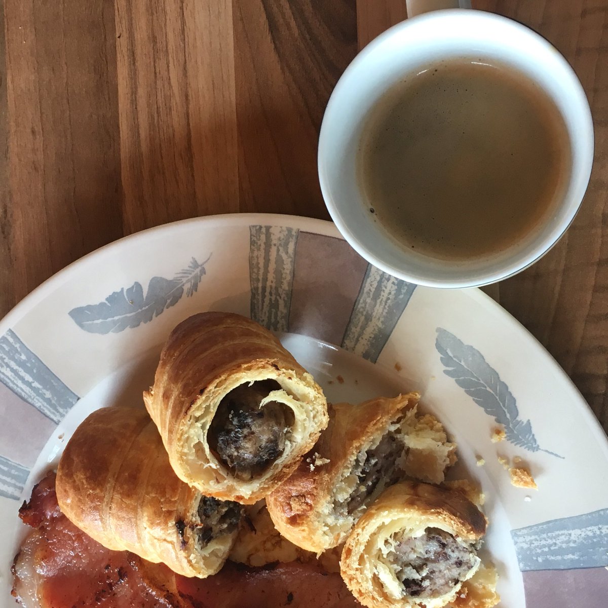 KellysMeatStore's tweet photo. Sunday brunch with splendid coffee @SuasCoffeeHouse &amp; @KellysMeatStore homemade sausage rolls https://t.co/oHN4Tcy9x9
