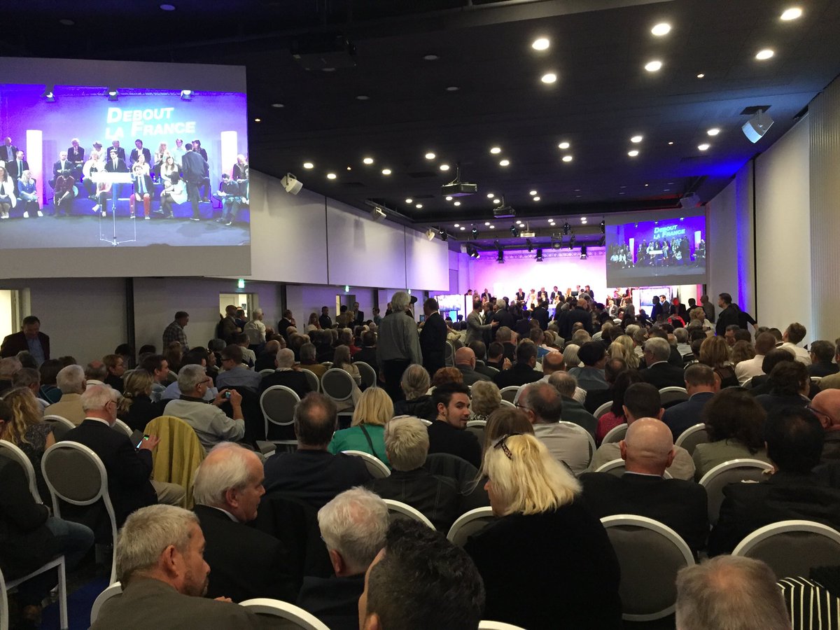ArnaudClement36's tweet photo. Beaucoup, bcp de monde pour le 5ème Congrès de @DLF_Officiel !
La dynamique derrière N. @dupontaignan est lancée !
#DLF #DLF36 #NDA2017 https://t.co/P8IyXpa5Ee