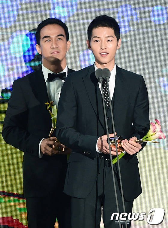 ExSSshipper's tweet photo. 🚨สปีชจุงกิตอนรับรางวัล Best Star #APAN2016 / ความจุงกิถ่อมตัวอีกแล้ว ❤ https://t.co/gtzn7OYCV3