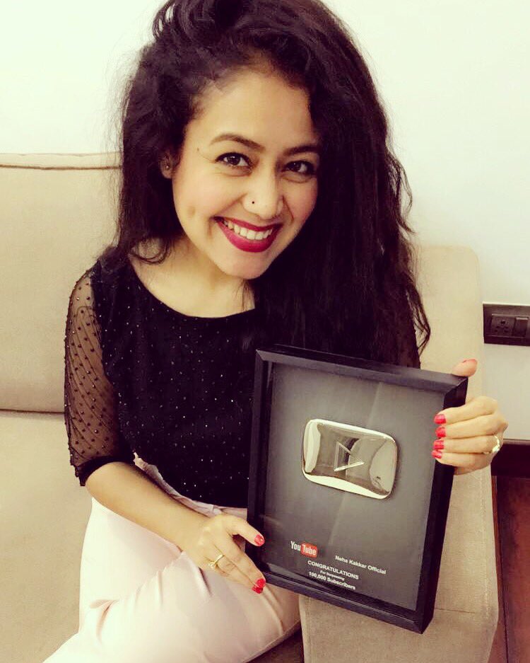iAmNehaKakkar's tweet photo. #Earned it 😍 Thank U #Youtube 😎 Got an award from YouTube 4 having a big number of #Subscribers Thank U my #NeHearts #ImNothingWithoutU 🙏🏼 https://t.co/GFiXLvf425