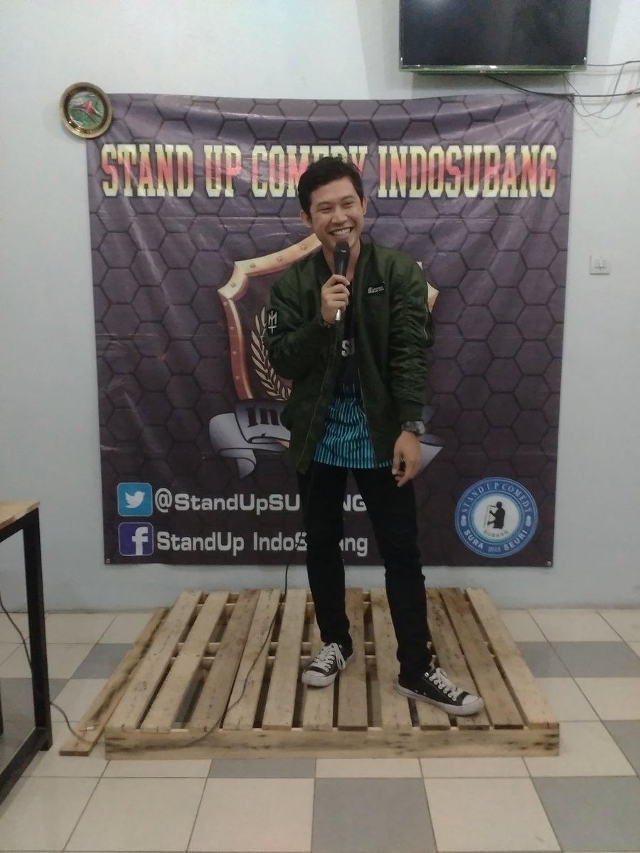 Standupindo_SBG's tweet photo. Tetap semangat walau abis main bola. Ada Sobar Bahtiar mencoba #OpenMicLagi #OpenMicSBG https://t.co/AJAAkUqraj