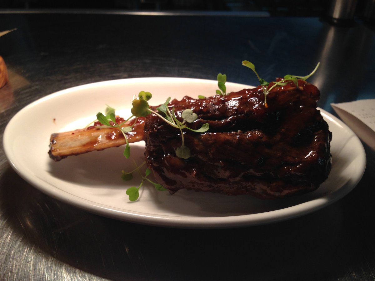 Fancy delicious tapas? Right here in La Vina Hale. Call on 01619281122 and book your table.