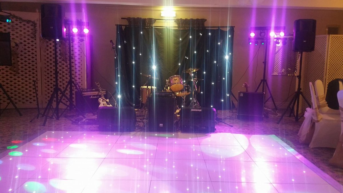 Moonlight_Rmrs's tweet photo. Fab evening at Plas Hafod, North Wales on Friday! Congratulations to the Taylor's! 🍾👏🏻🎸 #weddingband https://t.co/p7iYDjOl6i